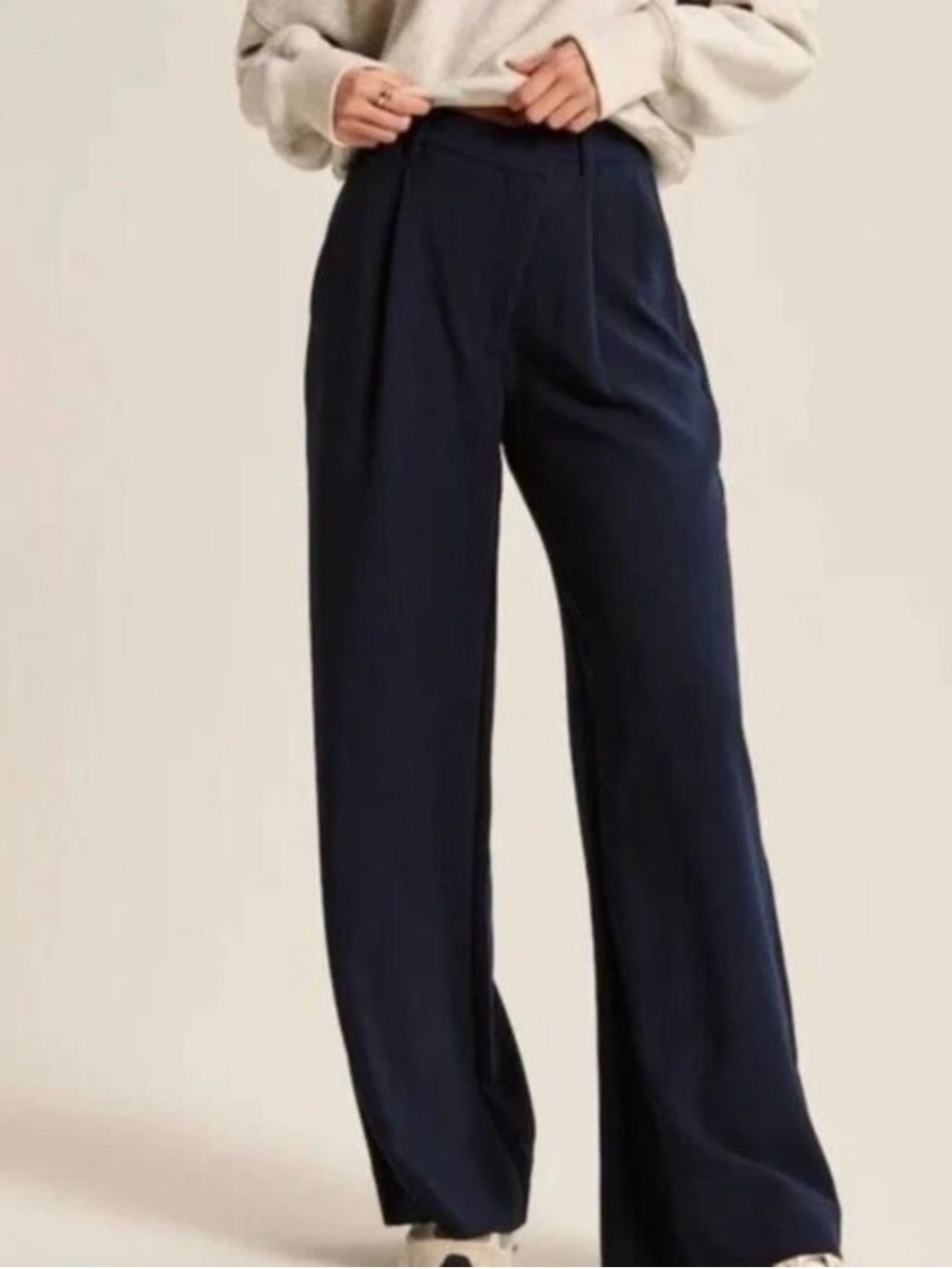 Abercrombie & Fitch Tailored Crossover Waist Relaxed Wide Leg Trousers in Navy